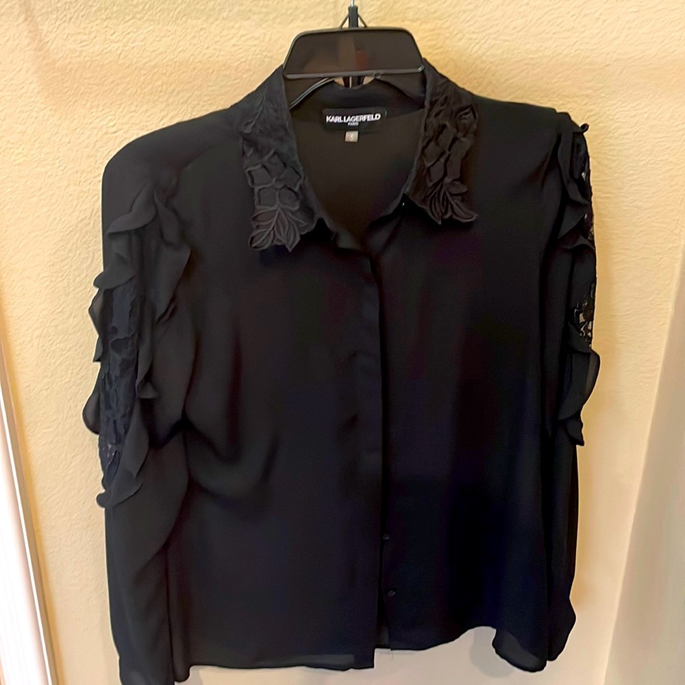 Only worn once, like new condition. Lightweight and wrinkle resistant.
